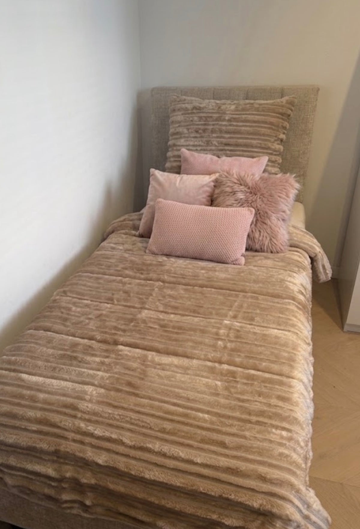 Dekbed en overtrek in een 140*200 cm warm Taupe